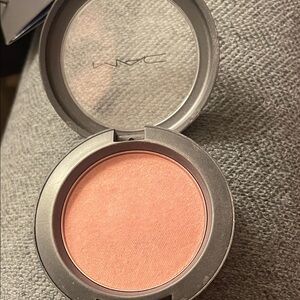 MAC Cosmetics Blooming frost blush
